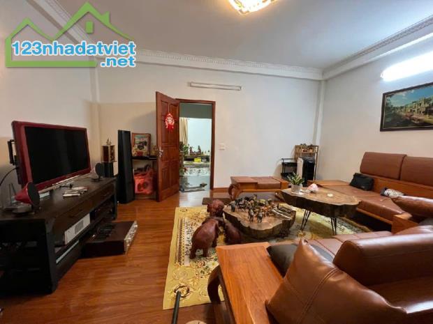 Phố Quần Ngựa - ô tô tránh - vỉa hè - KD - 80m - MT 4.5m vuông đẹp - 1