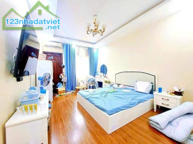 Bán mảnh đất 275m phố Hoàng Văn Thái mặt tiền 9m - Xây tòa building chất lượng - 1