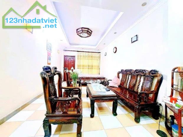 Bán mảnh đất 275m phố Hoàng Văn Thái mặt tiền 9m - Xây tòa building chất lượng