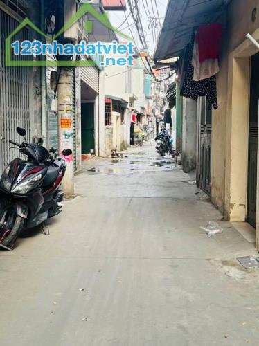 NHÀ DÂN XÂY 45M-4 TẦNG-CẦU GIẤY-NGÕ NÔNG THÔNG -CHỈ VIỆC XÁCH VALI VỀ Ở-GIÁ 8 TỶ