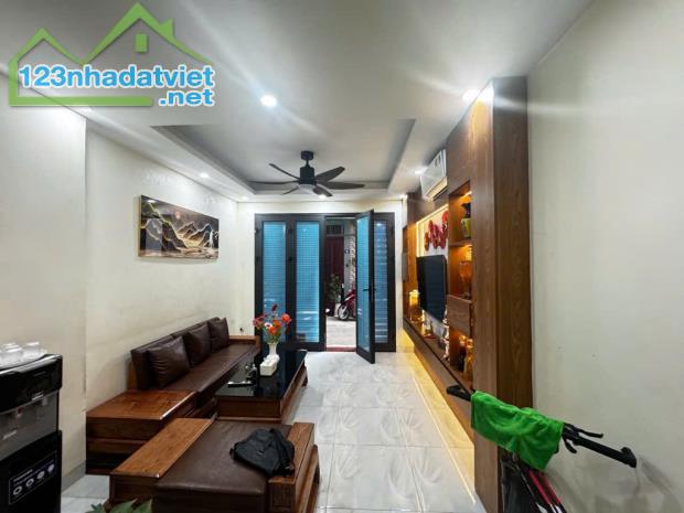 BÁN NHÀ NGỌC THUỴ, LONG BIÊN, 40M2, 5 TẦNG, Ô TÔ ĐỖ CỬA, VỊ TRÍ TRUNG TÂM, GIÁ HƠN 7 TỶ - 1