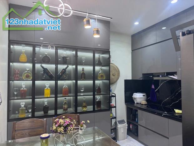 BÁN NHÀ NGỌC THUỴ, LONG BIÊN, 40M2, 5 TẦNG, Ô TÔ ĐỖ CỬA, VỊ TRÍ TRUNG TÂM, GIÁ HƠN 7 TỶ - 2