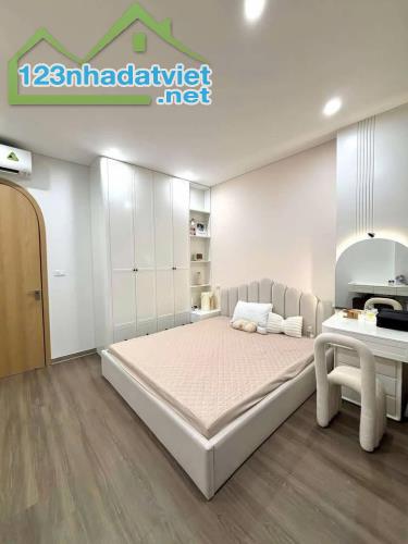 Bán căn nhà ngõ 405 Ngọc Thuỵ 47m x 4T full đồ, gần oto hơn 6 tỷ. LH 0936123469 - 2