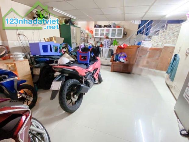 +BÁN GẤP NHÀ Q10-SHR,4Tầng BTCT-VàiCăn Ra MT Ngay Nguyễn Tri Phương 5PN-Nhỉnh 6Tỷ - 1