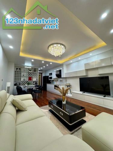 BÁN NHÀ PHÂN LÔ NGUYỄN VĂN HUYÊN, ÔTÔ TRÁNH, KINH DOANH BẤT CHẤP, 56M2 CHỈ 18 TỶ