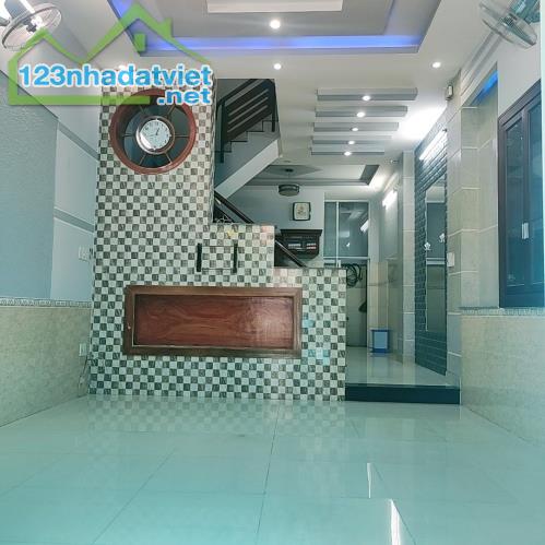 BÁN NHÀ -QUANG TRUNG P8 GÒ VẤP, XE HƠI , DT 56M2 (4.2mX13.5m)-  4TẦNG - 4PN KHÉP KÍN SÂN - 3