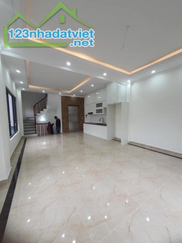 Chính chủ gửi bán nhà p La Khê, Hà Đông 47m 5 tầng Thang Máy ô tô, Kdoanh, chỉ hơn 13 tỷ