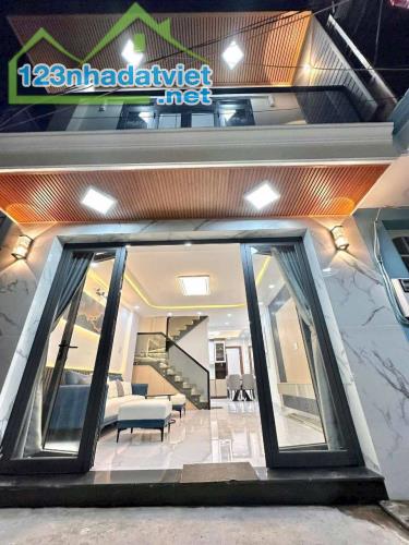 Bán nhà đẹp Quận 7 - Diện tích: 4,3 x 14m.- Giá: 6Ty2