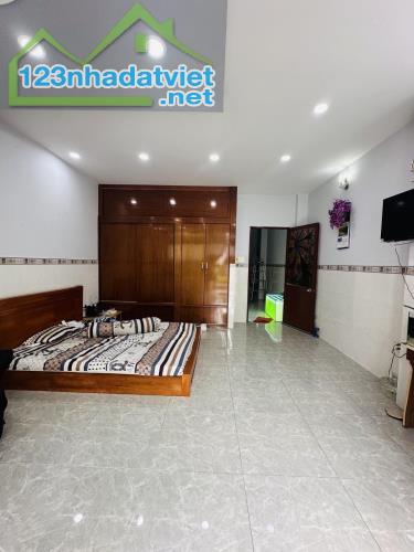 *** BÁN NHÀ QUẬN 5-SỔ ĐẸP CHÍNH CHỦ -70M2-2 Tầng Hẻm 4m thông Nguyễn Biểu- Nguyễn Văn Cừ - 2