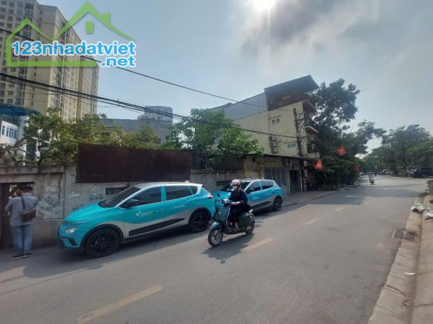 Cần bán 1000m đất dịch vụ tại Lĩnh Nam, mặt ngõ ô tô tránh, Lô góc, giá chỉ 30 tỷ