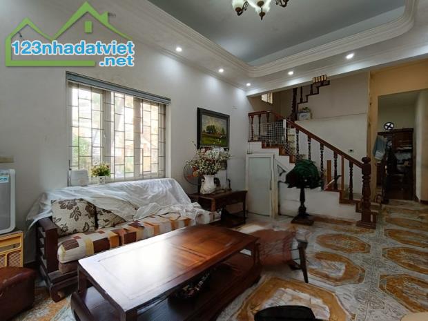 Bán nhà Hoàng Minh Đạo,Long Biên 4 tầng,70m,mt4.8m oto vào nhà nhỉnh 15 tỷ - 2