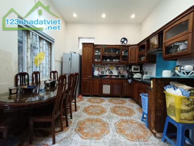 Bán nhà Hoàng Minh Đạo,Long Biên 4 tầng,70m,mt4.8m oto vào nhà nhỉnh 15 tỷ - 4