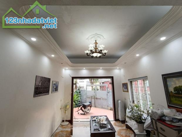 Bán nhà Hoàng Minh Đạo,Long Biên 4 tầng,70m,mt4.8m oto vào nhà nhỉnh 15 tỷ - 5