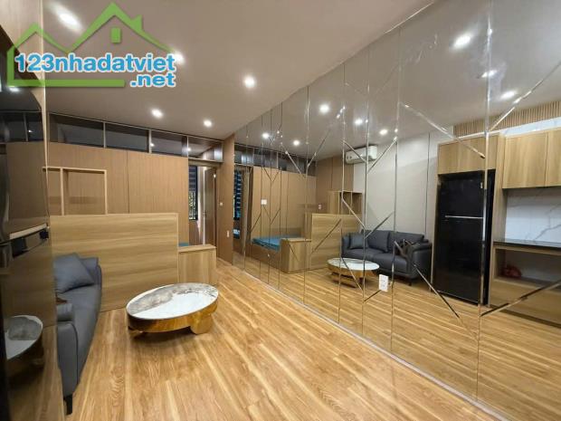 Bán căn hộ tầng 2 Tập Thể Nam Thành Công (20 Láng Hạ) 50m2 ,lô góc ô tô full nội thất