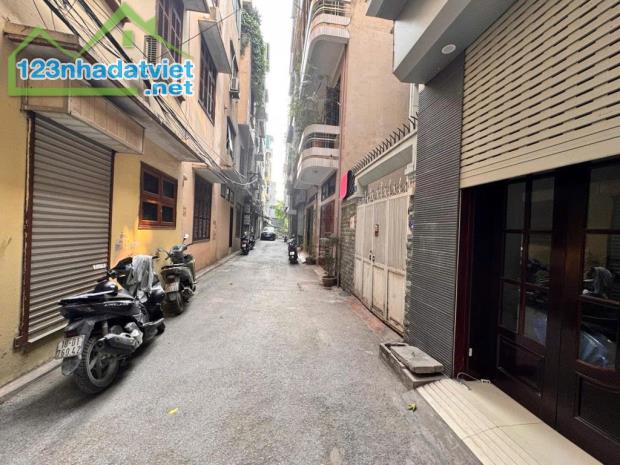 ❌❌❌ VIP TRUNG KÍNH CẦU GIẤY - Ô TÔ TRÁNH KINH DOANH DỪNG ĐỖ VÀO NHÀ- 30M RA MẶT PHỐ  NHÀ M - 1
