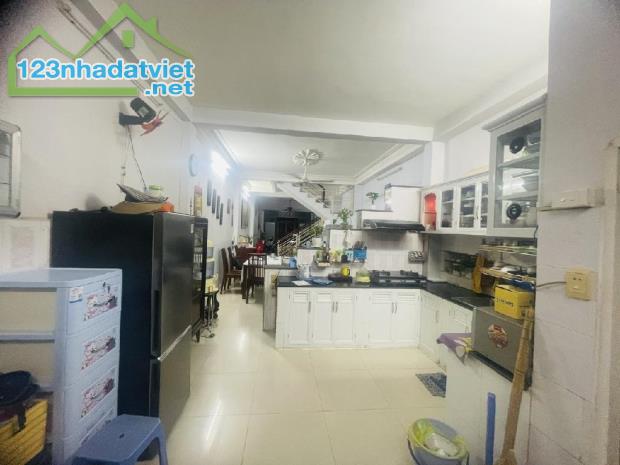 Bán nhà mặt tiền vị trí đẹp KD sầm uất Hoàng Văn Thụ TB 88m2 ngang 4.3m ngay ADORA 19 tỷ - 4