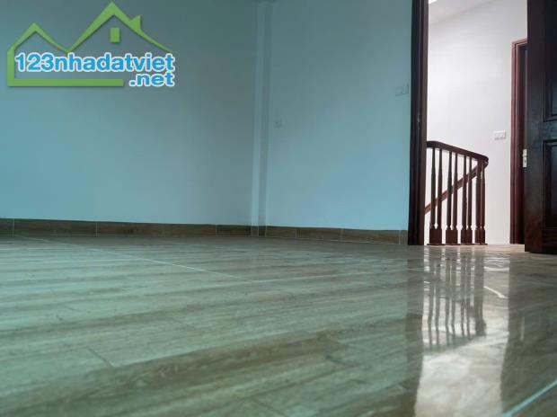 Bán Nhà Ngõ 160 Phố Tây Tựu 42m2 x 4 tầng, ngõ thông rộng, căn góc mặt tiền bề thế với 5 - 2