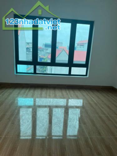 Bán Nhà Ngõ 160 Phố Tây Tựu 42m2 x 4 tầng, ngõ thông rộng, căn góc mặt tiền bề thế với 5 - 4