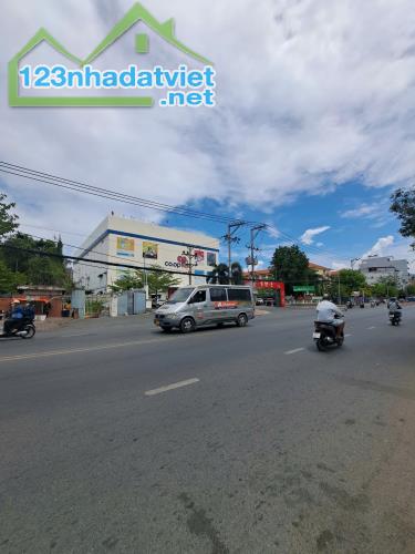 BÁN NHÀ 3 TẦNG MẶT TIỀN HUỲNH TẤN PHÁT, Q7 – GẦN COOPMART – DT 9x27m – GIÁ 15 TỶ - 1