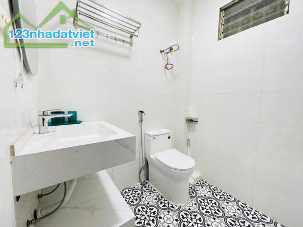 NGUYỄN CHÍ THANH.- PHÂN LÔ CÁN BỘ - 2 THOÁNG - Ô TÔ ĐỖ CỬA - NGÕ THÔNG - 55M² NHỈNH 14 TỈ - 5