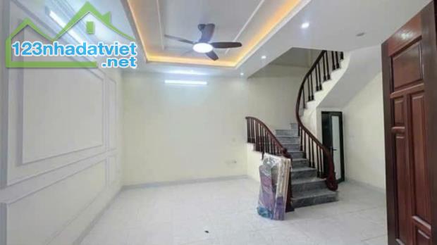 BÁN NHÀ NGỌC THỤY – 5 TẦNG – 2 MẶT THOÁNG – 40m - MT 5M – GIÁ 6.5 TỶ - 3