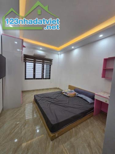 Bán nhà phố Thái Thịnh xây mới 5 tầng - Lô góc trước nhà rộng 3m