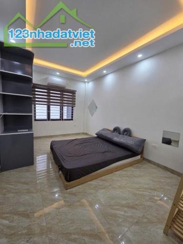 Bán nhà phố Thái Thịnh xây mới 5 tầng - Lô góc trước nhà rộng 3m - 1