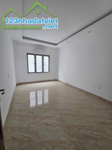 Bán nhà phố Thái Thịnh xây mới 5 tầng - Lô góc trước nhà rộng 3m - 2