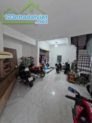 BÁN NHÀ 3 TẦNG – TRẦN XUÂN SOẠN, Q7 – Ô TÔ ĐỖ CỬA – CHỈ NHỈNH 8 TỶ - 3