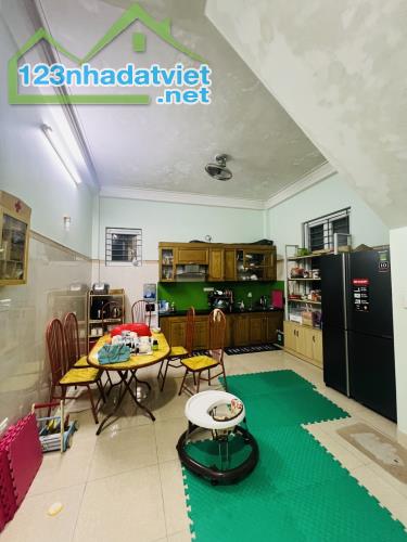 Bán nhà đường Lê Trọng Tấn thoáng sáng ô tô đỗ cửa dt 55m 5t mt 5m giá 6,55 tỷ