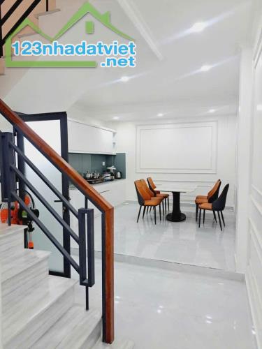 KHU VIP LÊ VĂN QUỚI - HẺM XE HƠI THÔNG - 3 TẦNG KIÊN CỐ - SỔ ĐẸP NỞ HẬU - 60M2 CHỈ HƠN 5TỶ - 4