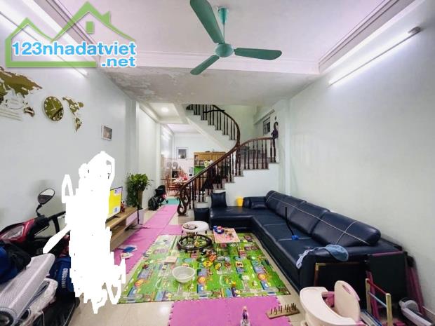 Bán nhà đường Lê Trọng Tấn thoáng sáng ô tô đỗ cửa dt 55m 5t mt 5m giá 6,55 tỷ