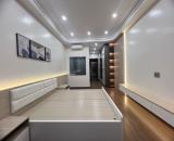 Bán nhà hơn 9 tỷ phố Nguyễn Văn Cừ, Thang máy, Gara, full nội thất, DT: 45m2, Ô tô.