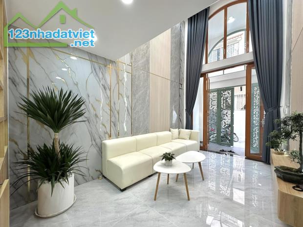 HIẾM CHDV TRUNG TÂM CẦU GIẤY-60x6,MT=5M,ÔTÔ ĐỖ CỬA,CÁCH PHỐ 10M, NHỈNH 16TY,DT 1TY/NĂM