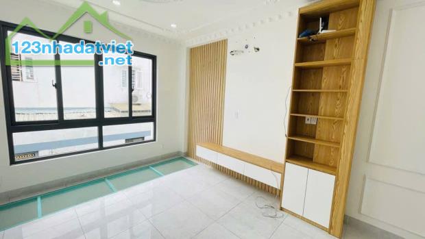 chú Luân kẹt tiền bán gấp căn 1 trệt 2 lầu 875tr sổ hồng riêng 60m2 ở Tân Hiệp Hóc Môn - 1