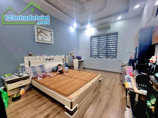 NHÀ ĐẸP Ô TÔ ĐỖ CỬA – KINH DOANH TỐT – CHỦ TỰ XÂY CHẮC CHẮN – CHỈ VIỆC XÁCH VALI VỀ Ở - 1
