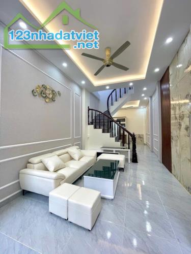 Nhà Phân Lô Chiến Thắng, Văn Quán, Vỉa Hè Kinh Doanh Sầm Uất Bật Nhất 38M2x5T Giá 11,8 Tỷ - 1