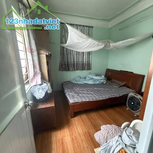 Hơn 100 triệu/m2, Mặt tiền 7.8m, 4 tầng ô tô tránh Bằng Liệt, Tây Nam Linh Đàm - 1