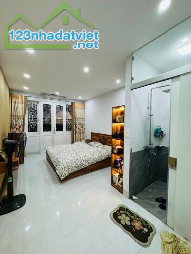 Bán nhà Cầu Giấy- 81.4m2- ngõ thông- ô tô đỗ cửa- 14 tỷ