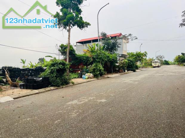 Duy nhất 1 lô tại TĐC đằng sau UBND xã Lê Lợi giá chỉ 2 tỷ  LH 0979087664 - 1
