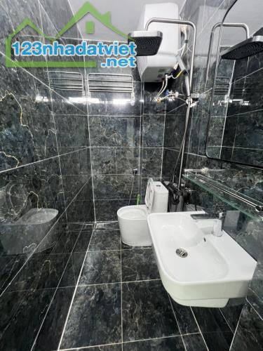 BÁN NHÀ 10M RA MẶT PHỐ KHÂM THIÊN – KINH DOANH ĐỈNH – GIÁ NHỈNH 7 TỶ 	•	Diện tích: 21/26m² - 4