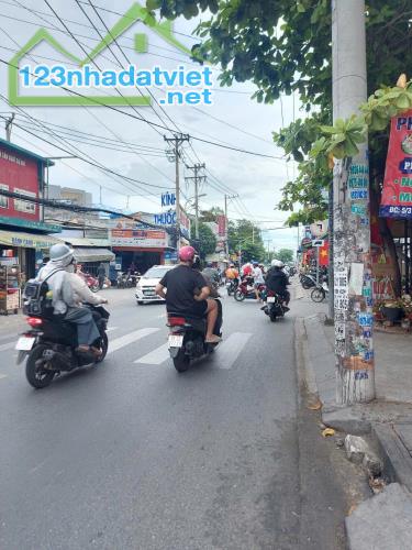 🌻 Nhà 2 Tầng Ngã Tư Ga 4PN 3WC- Ngang Chuẩn 4m hẻm xe tải chỉ 3,85 tỷ 🎉🎉🎉

☘️Diện - 2