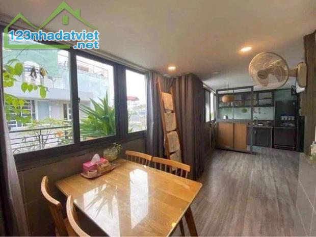 Nhà 3 tầng Huỳnh Văn Bánh, Phú Nhuận - thu nhập 25tr/tháng chỉ 6,25 tỷ