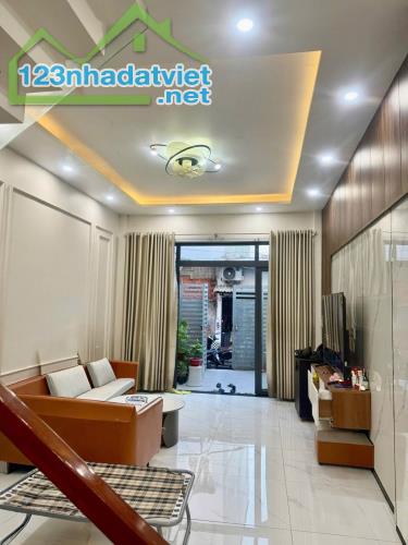 Bán nhà 4 tầng đẹp lung linh, HXH Võ Thị Hồi, gần chợ chỉ 4.4 tỷ TL.