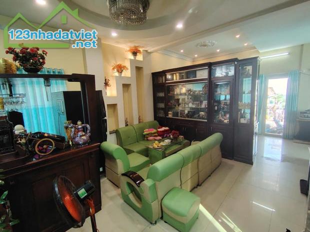 BIỆT THỰ VƯỜN ĐẸP 3 TẦNG 12 TỶ  – NGUYỄN BÌNH TT NHÀ BÈ – XE HƠI VÀO TẬN NHÀ - 1