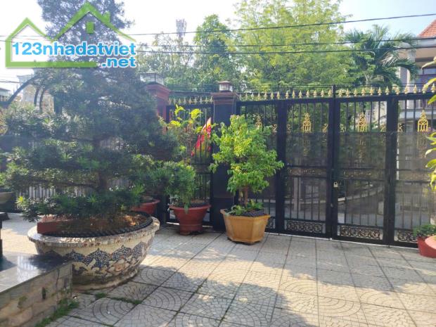 BIỆT THỰ VƯỜN ĐẸP 3 TẦNG 12 TỶ  – NGUYỄN BÌNH TT NHÀ BÈ – XE HƠI VÀO TẬN NHÀ