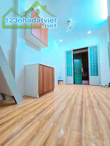 Nhà bán đường Quốc lộ-50-DT-3m x 5m)-1 trệt-2Lầu) 2 PN-2 toilet - 2
