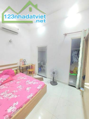 ✅ ✅ Cho thuê nhà nguyên căn tx 22 phường thạnh xuân q12
👉 Dt 4×14 trêt 2 lầu 4p ngủ 4wc