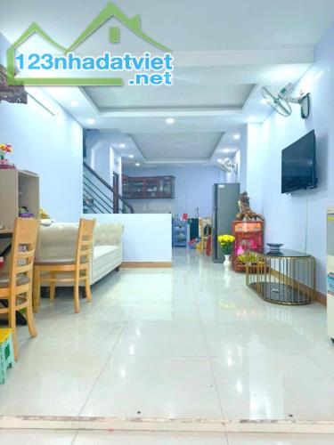 SÁT MẶT TIỀN NGUYỄN TƯ GIẢN - HẺM Ô TÔ - NGANG 4.8M - 5 TẦNG - 7 CHDV CHO THUÊ 25TR/THÁNG