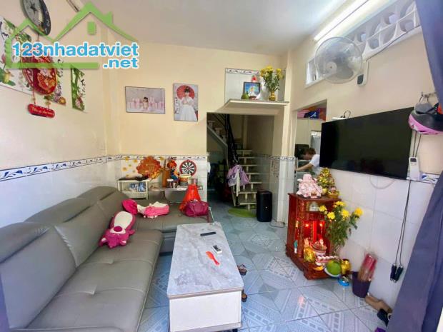 Chủ nhà cần bán gấp, chốt giá 2.99 tỷ - Nhà 3 tầng sát mặt tiền đường, ngay Gò Vấp - 4